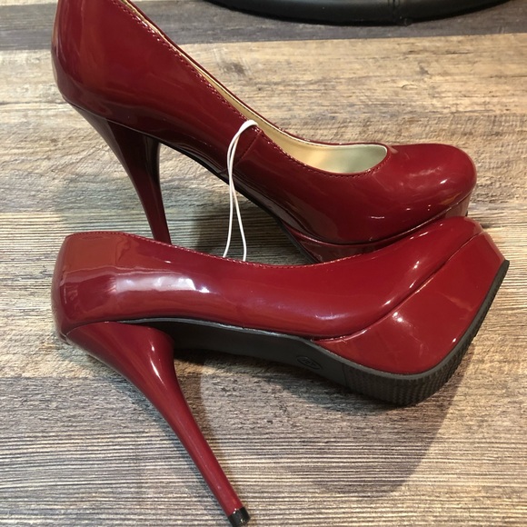 Platform 5 inch burgundy heels size 8 never worn. - Picture 3 of 6